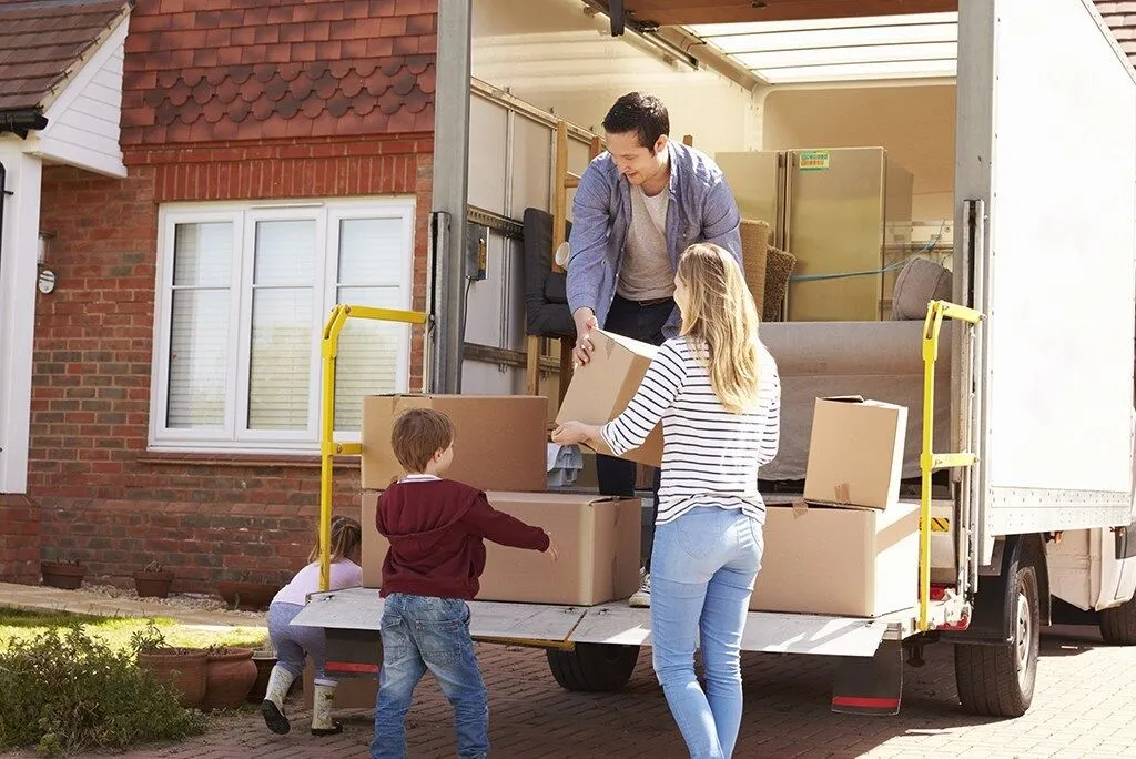 Family-loading-truck
